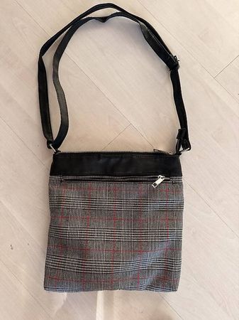 Kleine Handtasche kariert