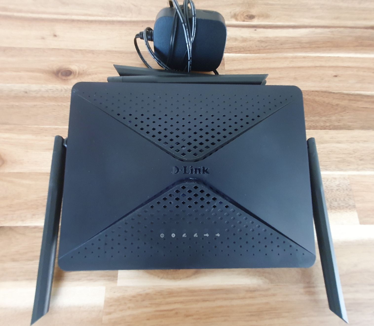 Dlink Modems & Router: D-Link DIR-882 Router Modem Wireless Wifi Dual Band 4 Anten. – Gebraucht aus Bad Zurzach von dau_m8gm