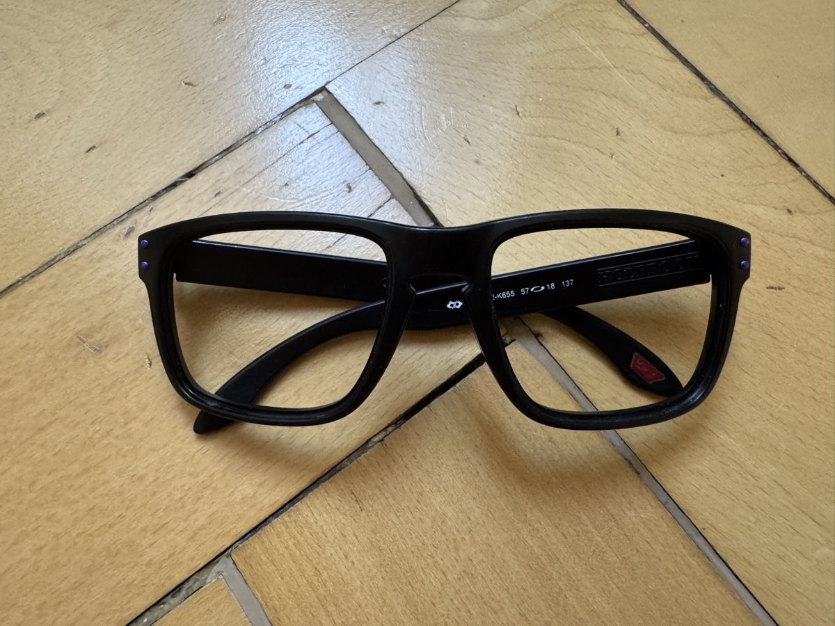 Oakley Brillen & Gläser: Oakley Holbrook NUR GESTELL – Defekt aus Zürich von misscheeky