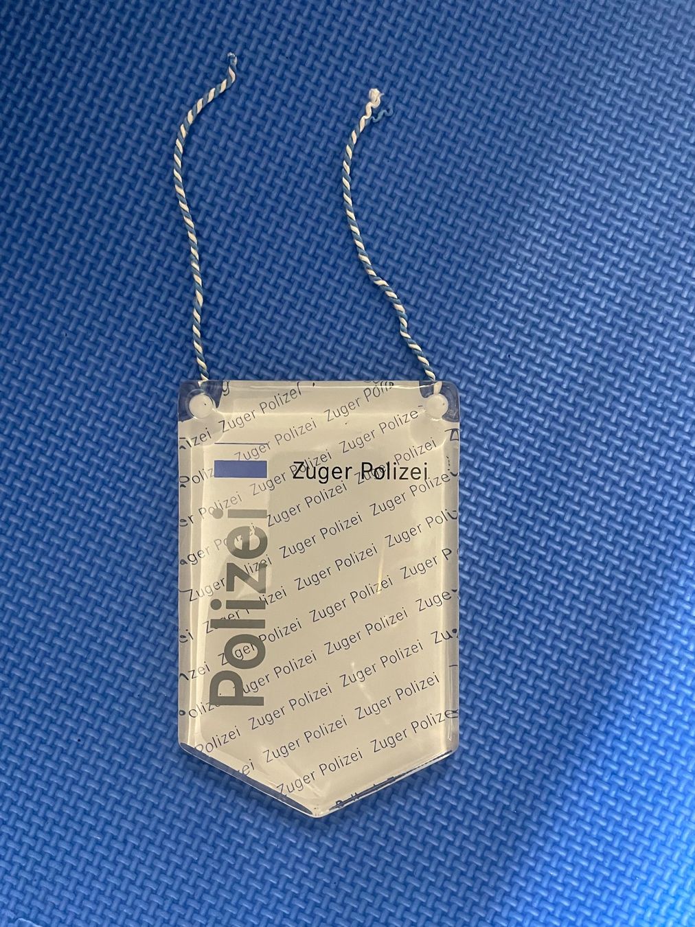 Placchette & Badge: Zuger Polizei Glasplakette, Dekoration oder Sammlerstück – Nuovo e nell'imballaggio originale da Willerzell venduto da Eluchs
