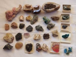 12. lot de pierres diverses
