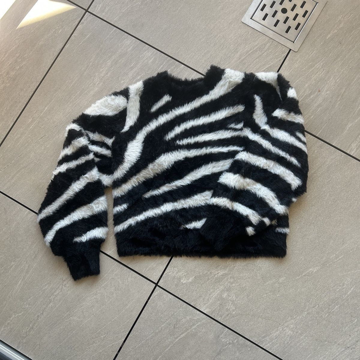 Pullover & Sweatshirts: zebra pullover – Gebraucht aus Winterthur von Werischjenny 1