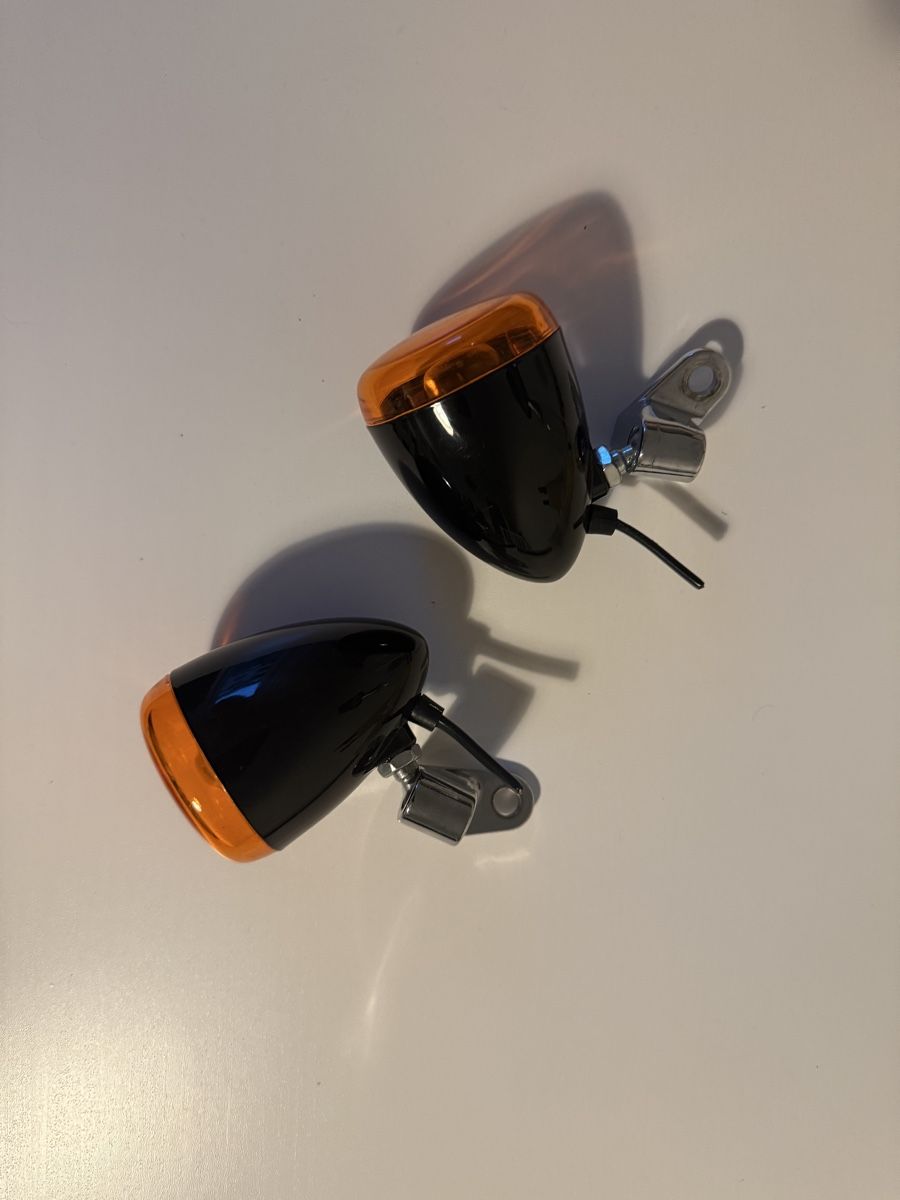 Harley-Davidson Alle Motorradersatzteile: H-D OEM Front Turn Signals Black + Mounts – Gebraucht aus Basel von rau_n87j