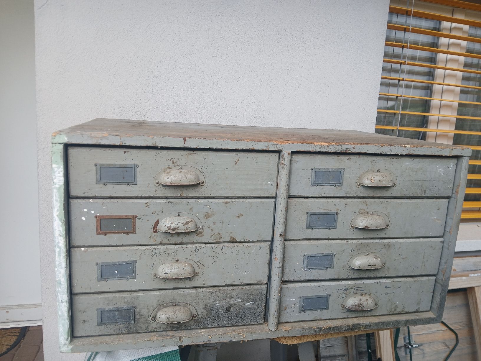 Cassettiere: Meuble  ancien en sapin 8  tiroirs en queue d' aigle  – Usato da Corcelles-Payerne venduto da evalyne