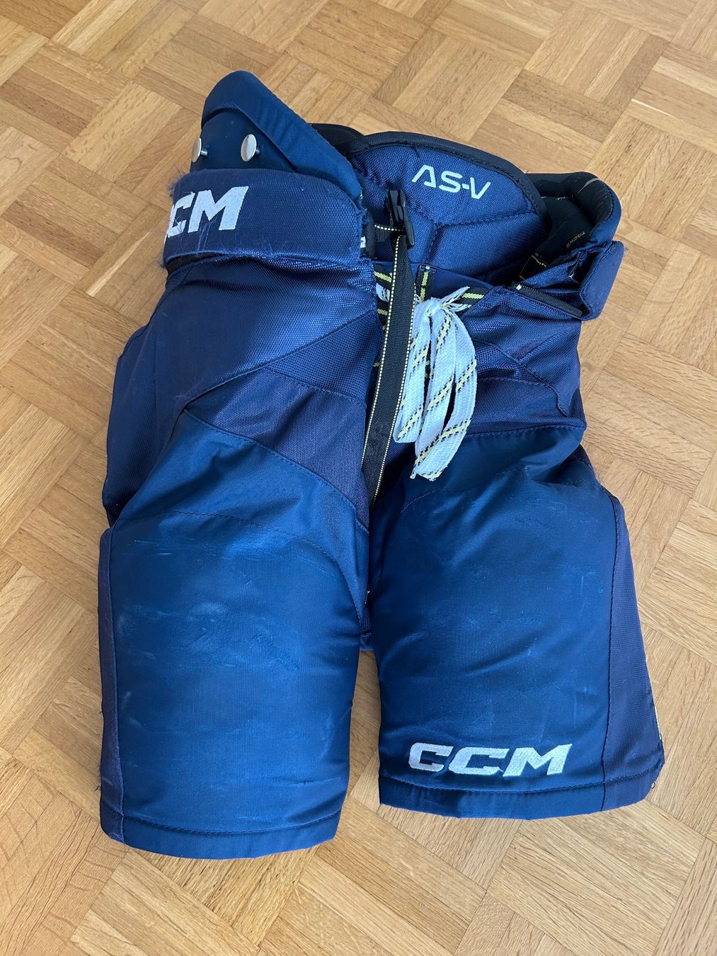 Ccm Pantalons: Hockeyhose CCM Tacks - Junior L – D'occasion à Steinhausen par ninskel