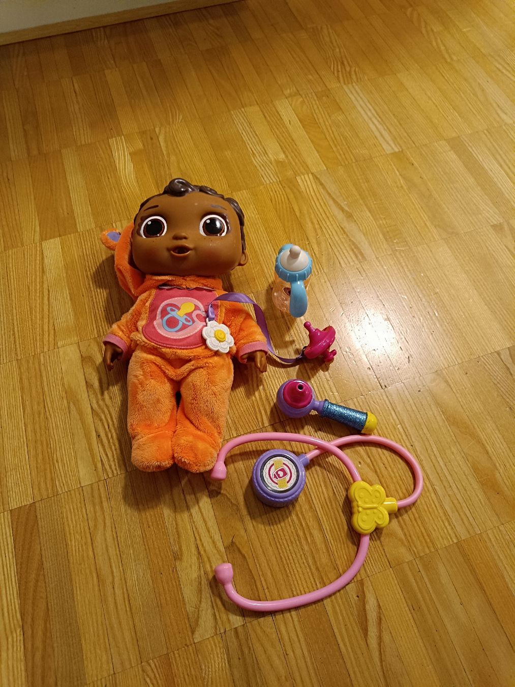 Bambole: Doc McStuffins Puppe mit Zubehör – Usato da Einsiedeln venduto da Pure-Pleazure 3