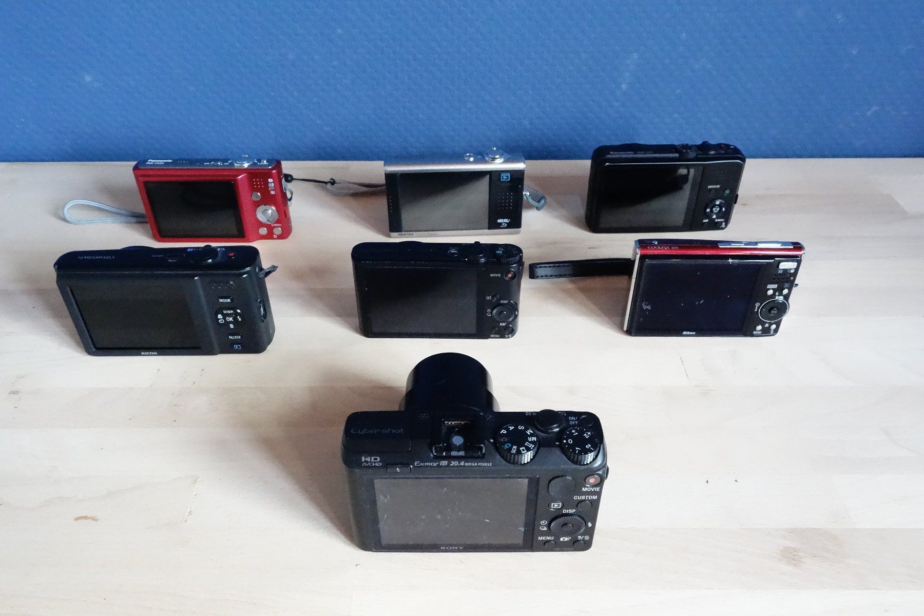 Sony Kamera: Lot de 8 appareils photo avec accessoires – Defekt aus La Rippe von Kopernic 3