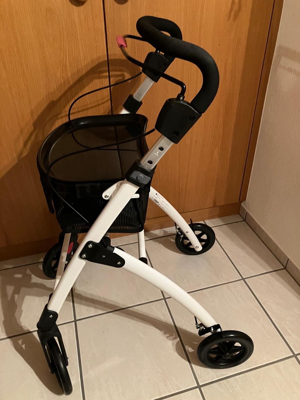 Ausili per la deambulazione: Rollator Innenbereich – Usato da Zuzwil SG venduto da Skotm 1