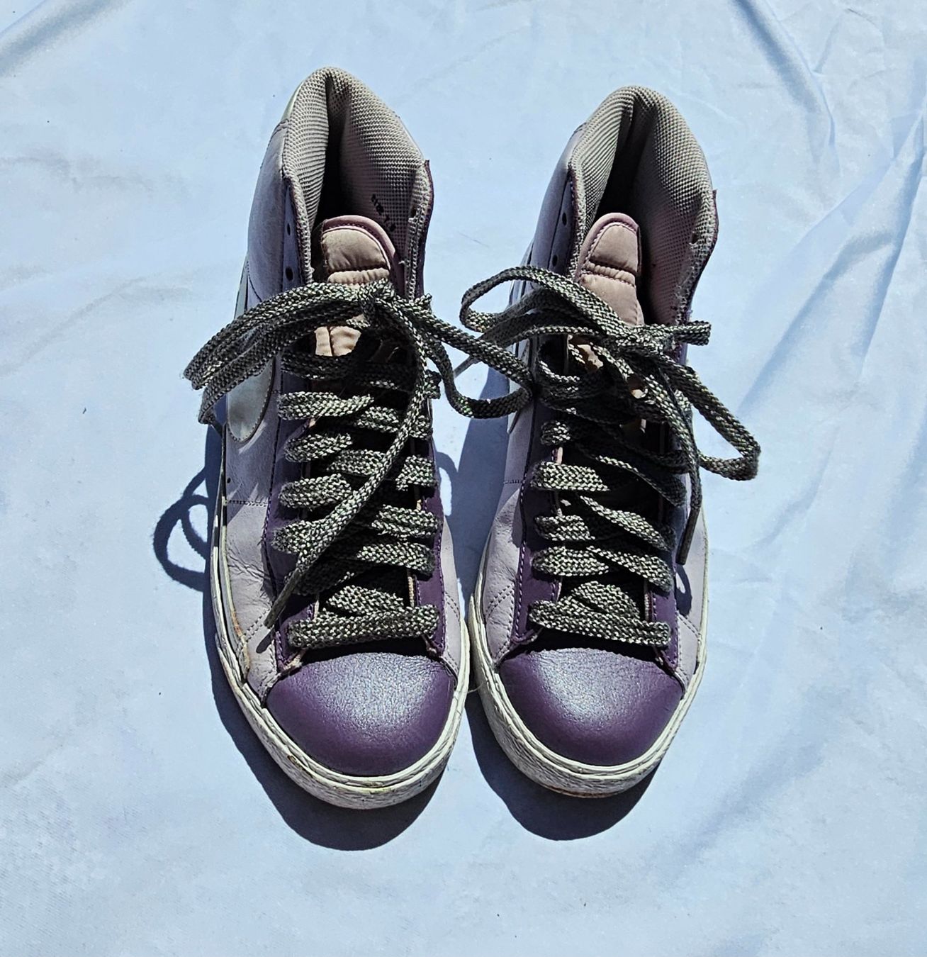 Nike Scarpe da donna: Nike Sneaker lila / violett glänzend Gr. 38.5 – Usato da Füllinsdorf venduto da Sunnebliemli7 1