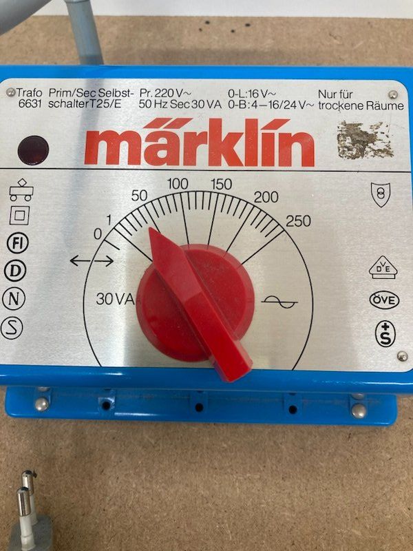Märklin Modellini di ferrovie: Märklin H0 Trafo 6631 Transformator 30 VA – Usato da Büsserach venduto da ModellbahnDepot 1