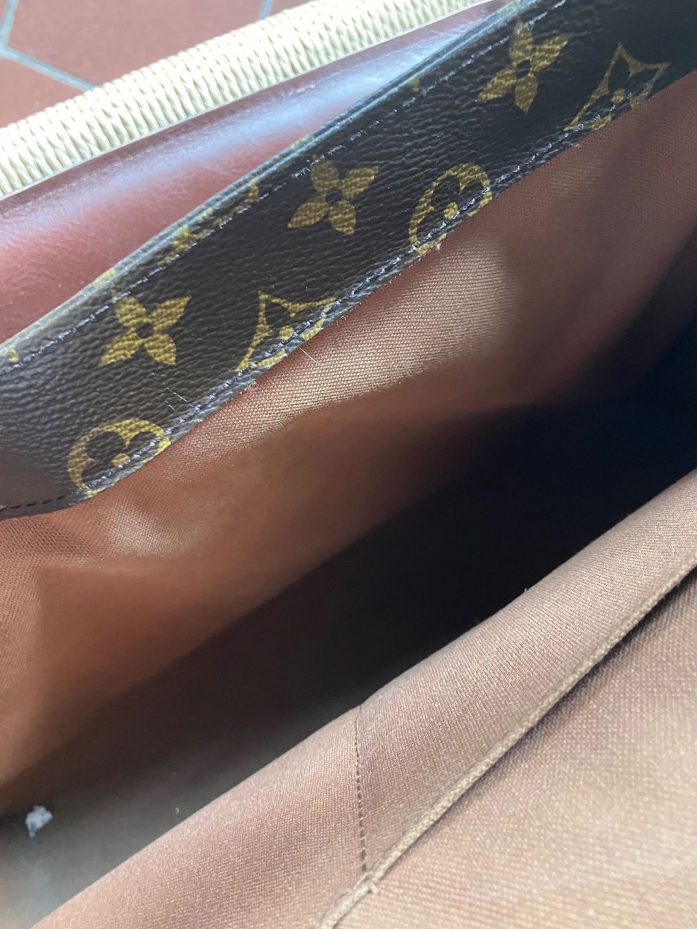 Louis Vuitton Sacs: Louis Vuitton (Umhängetasche ) – D'occasion à Wolfhausen par samcun 2