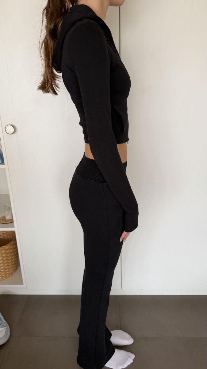 Bershka Pullover & Sweatshirts: BERSHKA jaquette courte  – Gebraucht aus Bottens von lal_plz7 3