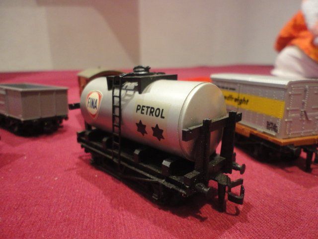 Trix Modellini di ferrovie: Trix Trains H0 9 britische Güterwagen – Usato da Wittenwil venduto da trixmartin 3