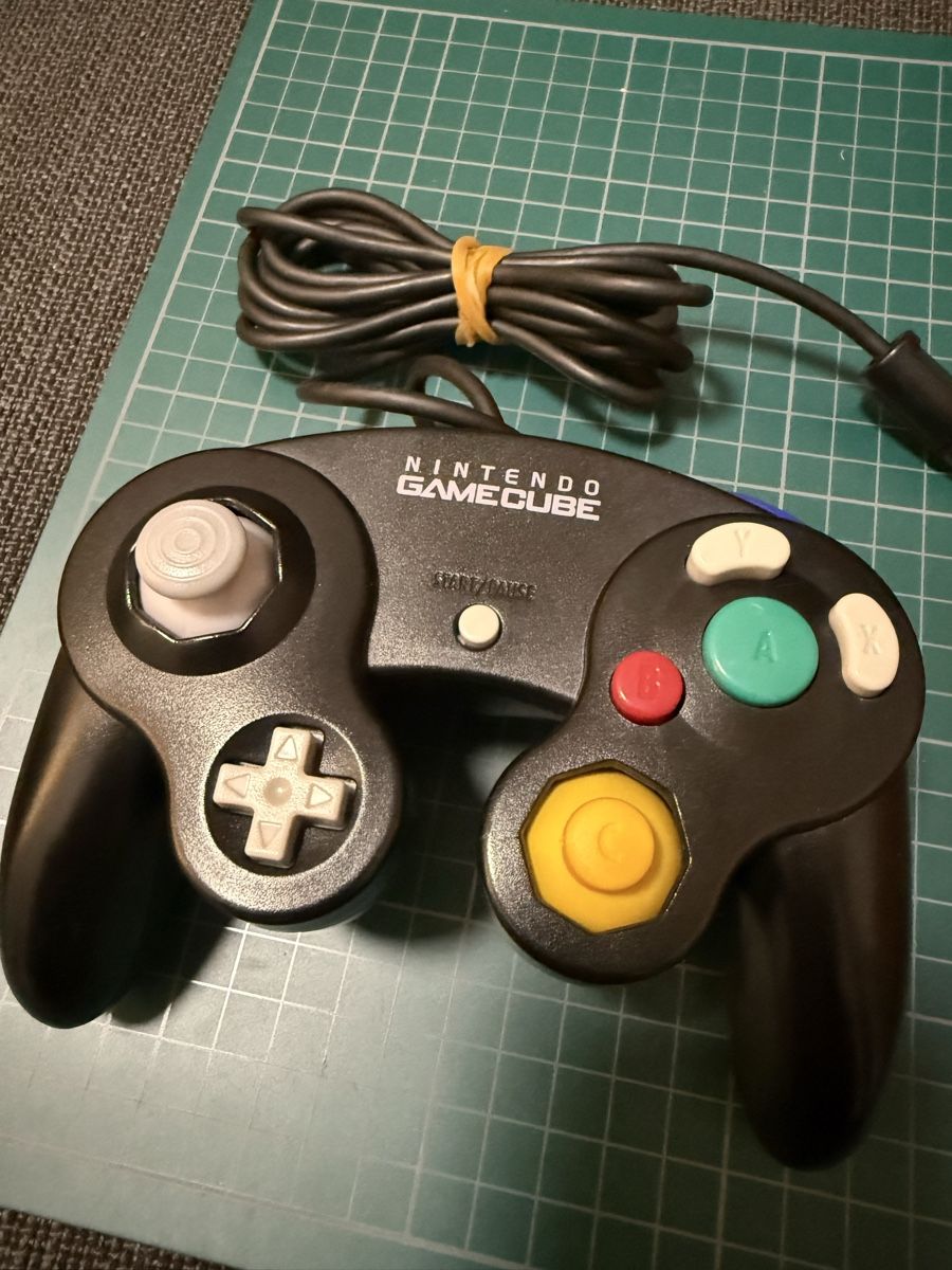 Nintendo Console: Nintendo GameCube Schwarz mit Controller inkl. Zubehör – Usato da Dottikon venduto da bend 7