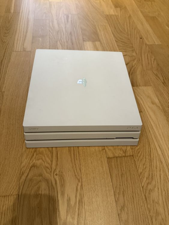 Playstation 4 Pro, weiss 1 TB, Top Zustand! 4