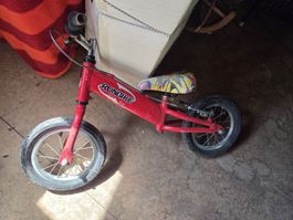 Rotes Laufrad "RUNBIKE" für Kinder, top für Frühling!