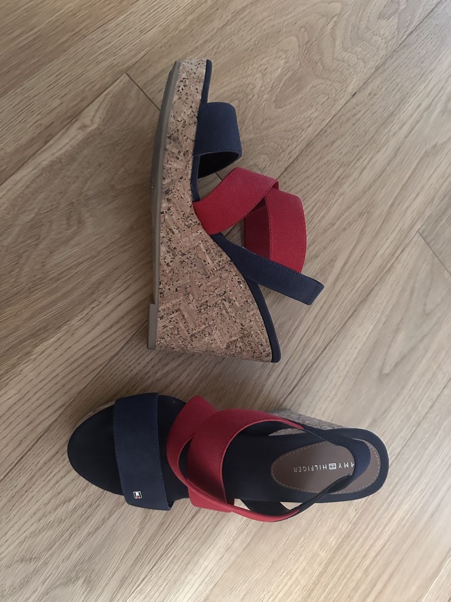 Tommy Hilfiger Chaussures femmes: Tommy Hilfiger Wedges 38 navy/rot – D'occasion à Pfaffhausen par Klaras_second_hand 2