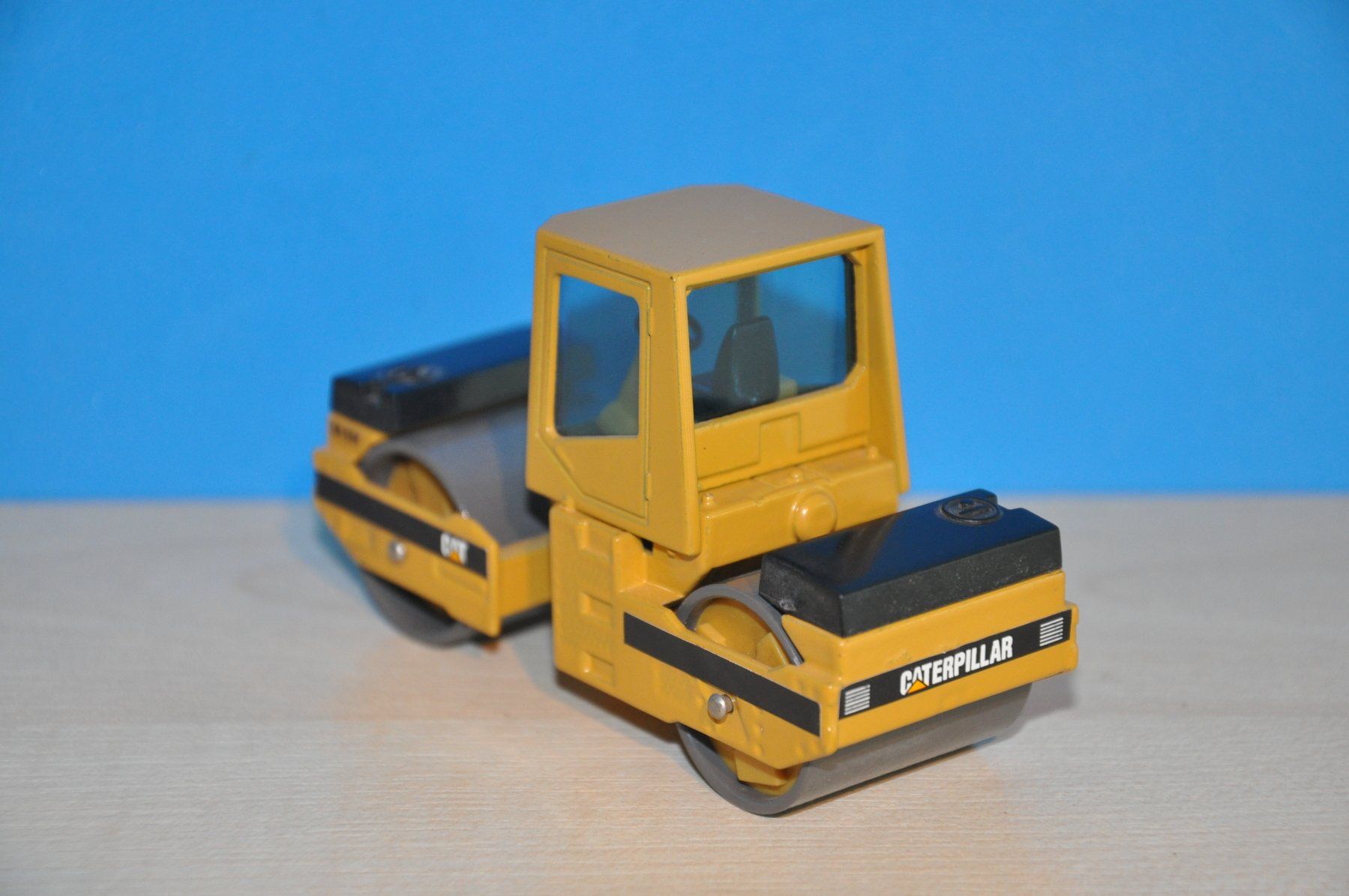 Caterpillar Kit di modellismo & Modellini statici: CAT CB 534 Tandemwalze – Usato da Mitlödi venduto da worker04 1