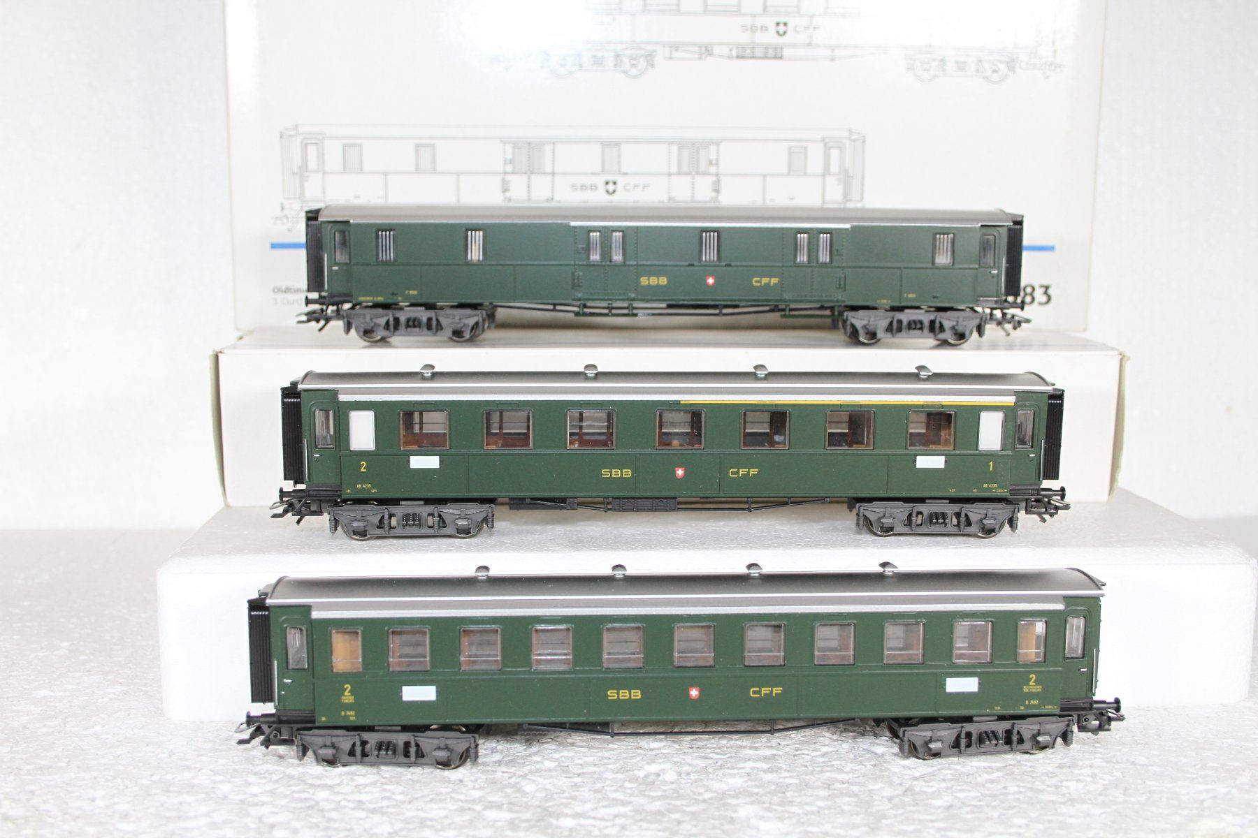 Märklin Modelleisenbahnen: Märklin SBB Wagen-Set ´Schweizer Oldtimer-Personenzug´ – Gebraucht aus Triesen von gleis8 2