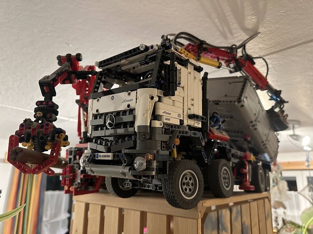 Kit di costruzioni: LEGO Technic Mercedes-Benz Arocs 42043 – Usato da Speicher venduto da pir_c96f 2