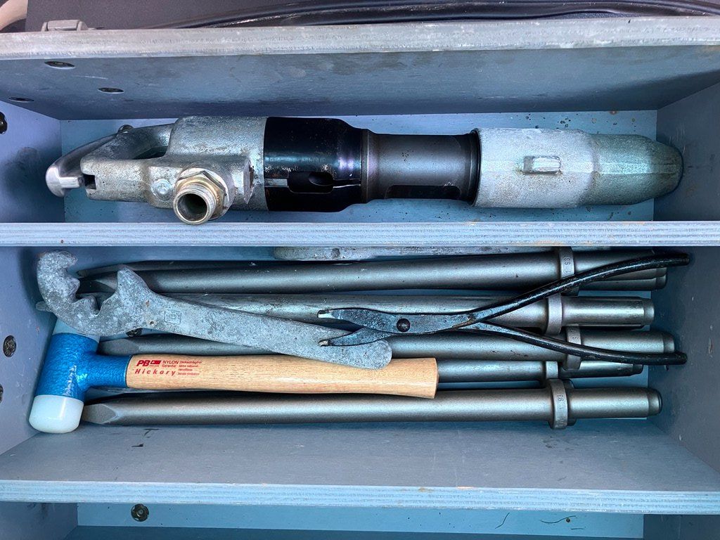 Armée suisse Tous les outils: 2 Stk. Abbauhammer / Spitzhammer A7 Presslufthammer Armee – D'occasion à Fislisbach par Promo 7