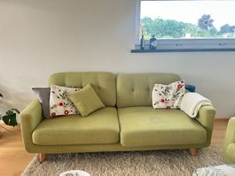 Schönes Sofa in Olivgrün - Lindengrün