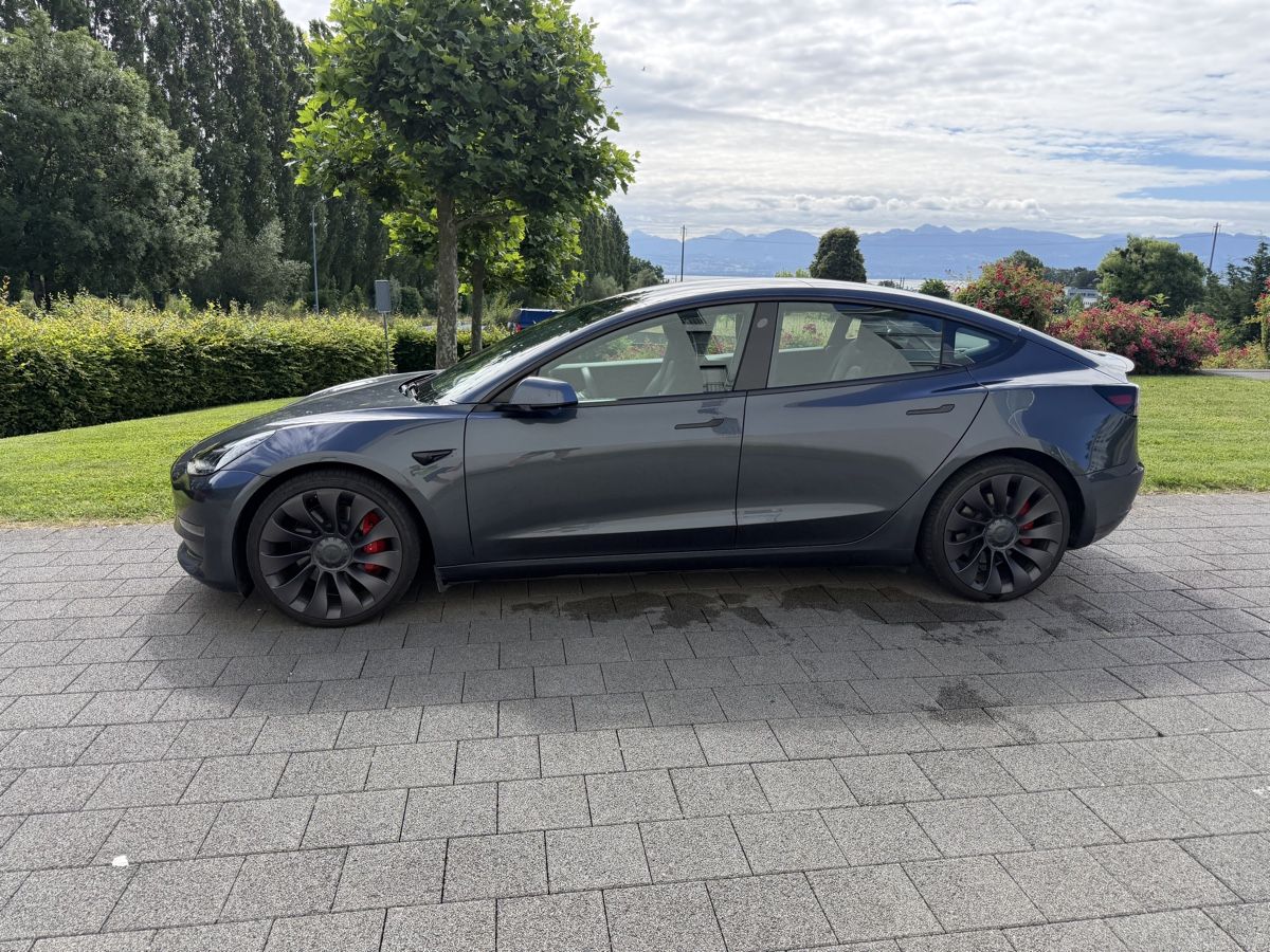 Tesla Autos: Tesla Model 3 Performance Stealth Refresh Heatpump 2021 – Gebraucht aus Rolle von viceroy 6