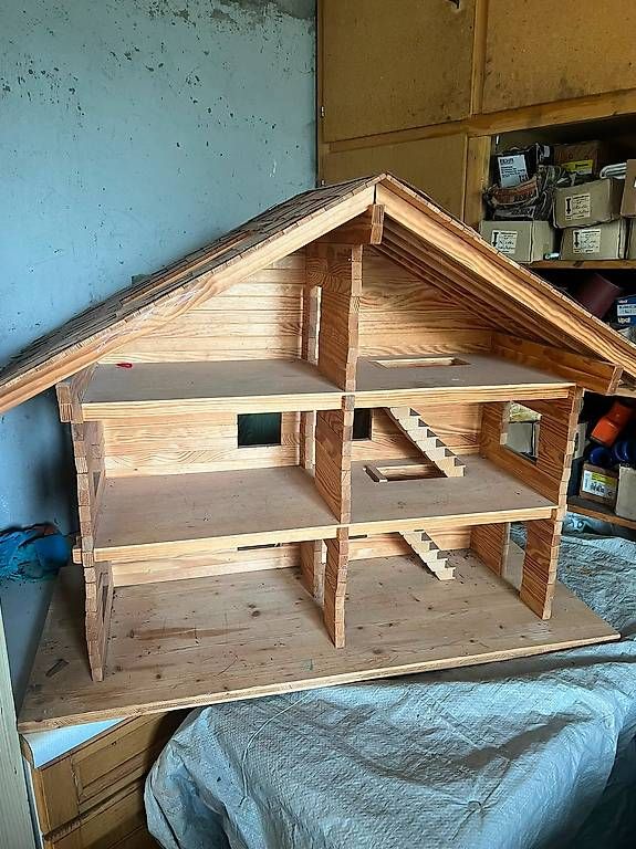 Maisons & Meubles de poupées: Puppenhaus  – D'occasion à Buchrain par nic_7jrv
