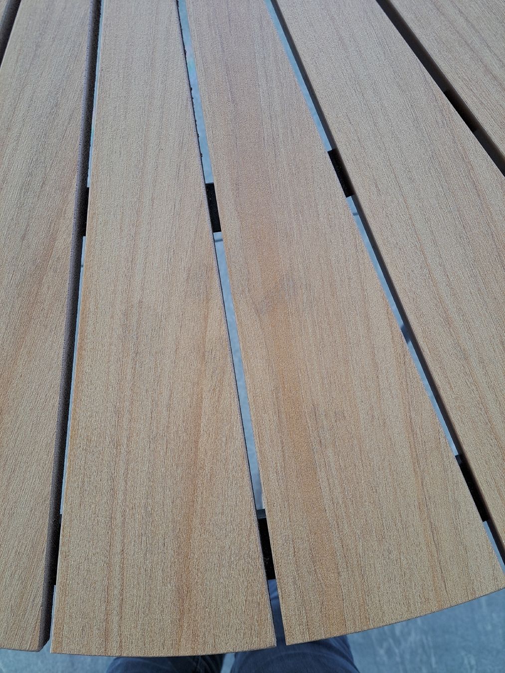 Jysk Tische: Gartentisch Balkontisch rund Holz – Gebraucht aus Niederbipp von filou0711 3