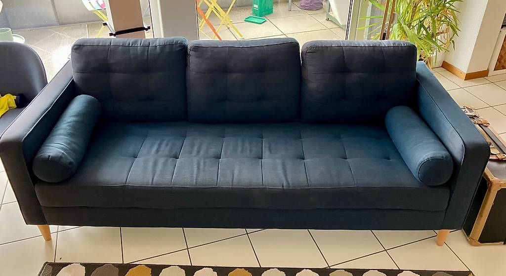 Sofas: Canapé 3 places à donner – D'occasion à Villars-sur-Glâne par jer_j82k