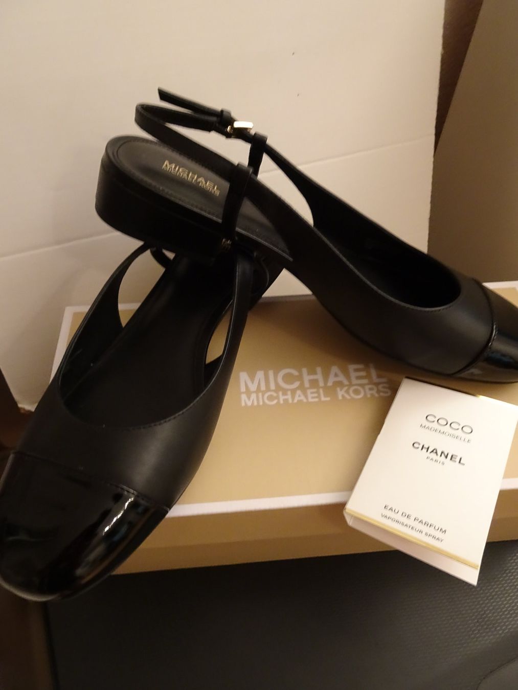 Michael Kors Chaussures hommes: BRAND NEW MICHAEL KORS SLINGBACKS LEATHER 40 & CHANEL SAMPLE – Neuf avec emballage d'origine à Oberwil b. Zug par JICKY-1889
