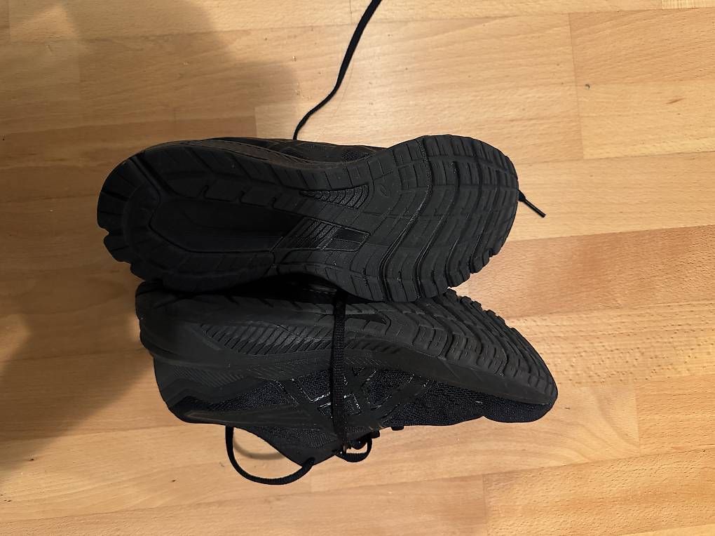 Herrenschuhe: Asics Turnschuhe Grösse 39.5 schwarz. Neu – Gebraucht aus Cham von Kaylua 1