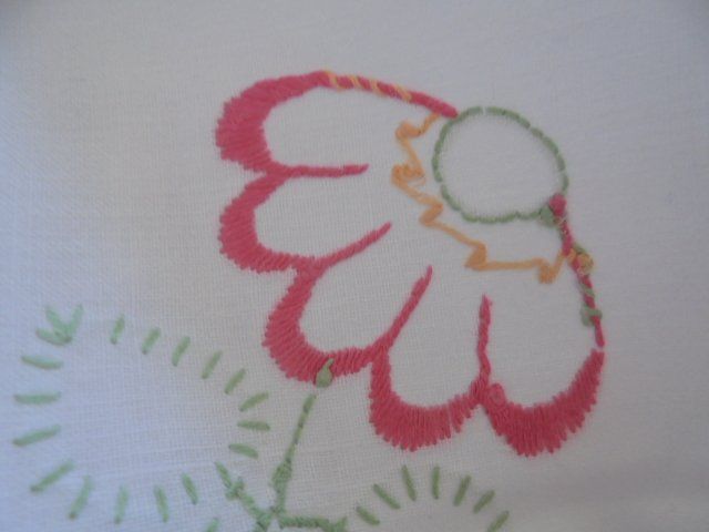 Altra biancheria da tavola: Tischdecke  gestickt mit Blumen – Usato da Hinwil venduto da Glasperlen 1