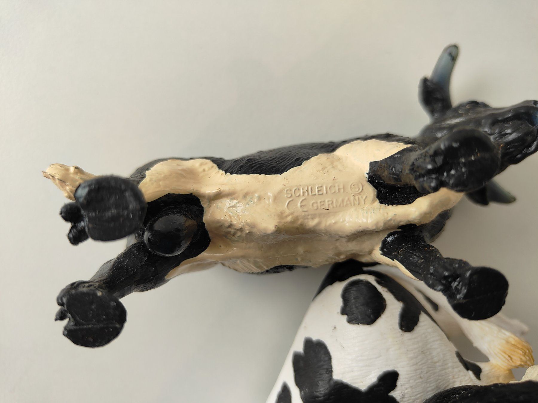 Schleich Figuren: Schleich Schwarzer Stier Bauernhof Kuh Kühe – Gebraucht aus Thalwil von FigurenFreunde 3