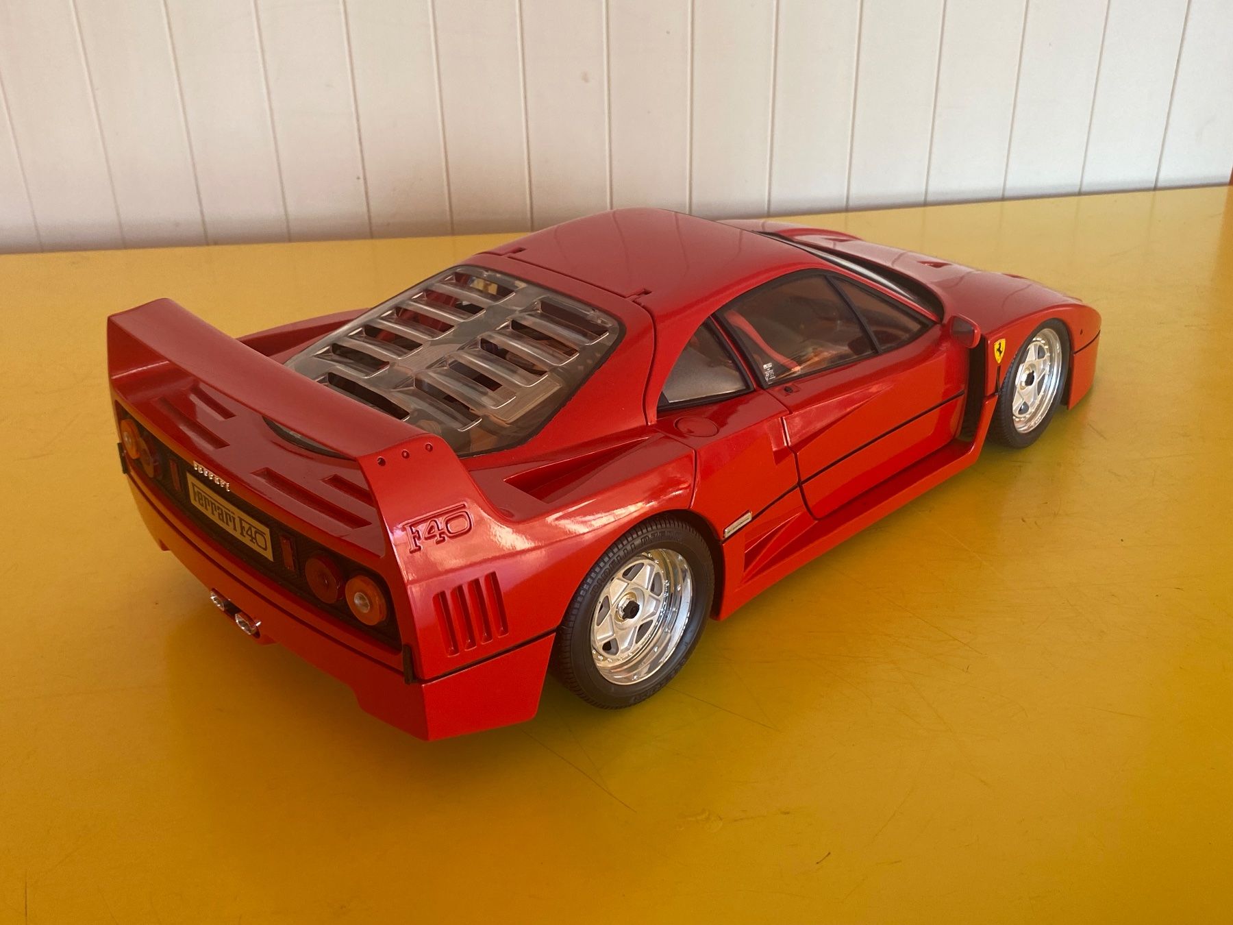 Pocher Modellini d'auto: Pocher Ferrari  F40 1/8 – Usato da Bonfol venduto da zagato43e 2