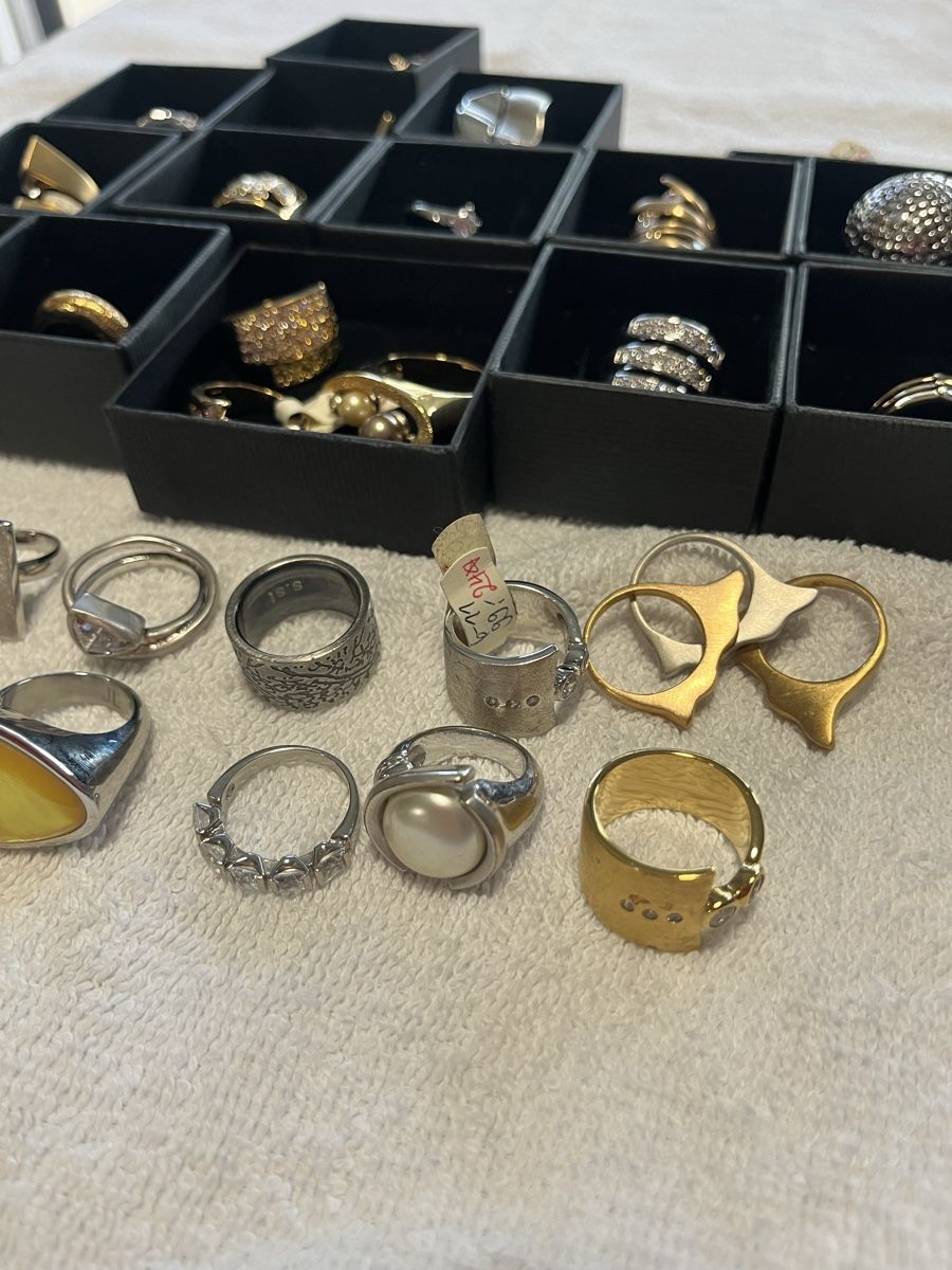 Altri gioielli: Lots de 50 bijoux – Nuovo (secondo la descrizione) da Noville venduto da Berlusconi55 1
