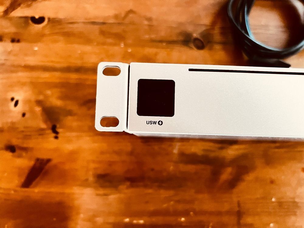 Ubiquiti Hub & Switch: Unifi usw-16 PoE Switch – Usato da Konolfingen venduto da Atruessel 2