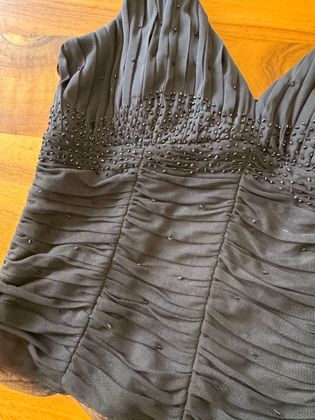Top: JOSEPH RIBKOFF elegantes Top Perlen schwarz Gr. 38 – Usato da Meiringen venduto da luanik 2