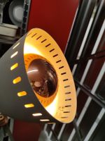 Moderne Stativlampe mit LED-Glühbirne – Perfekte Deko!