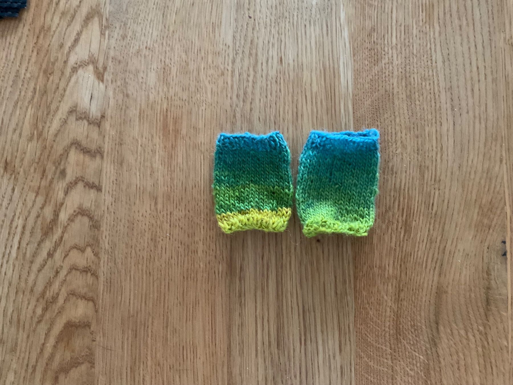 Guanti: Handgestrickte Kinder Pulswärmer Amedisli – Nuovo (secondo la descrizione) da Wetzikon ZH venduto da FeeF
