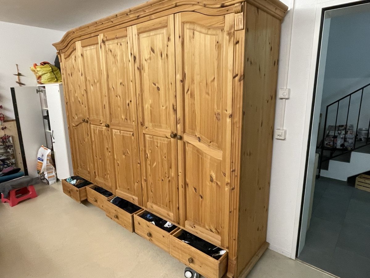 Armadi: Kleiderschrank Holz – Usato da Schalchen venduto da evy_7wrt
