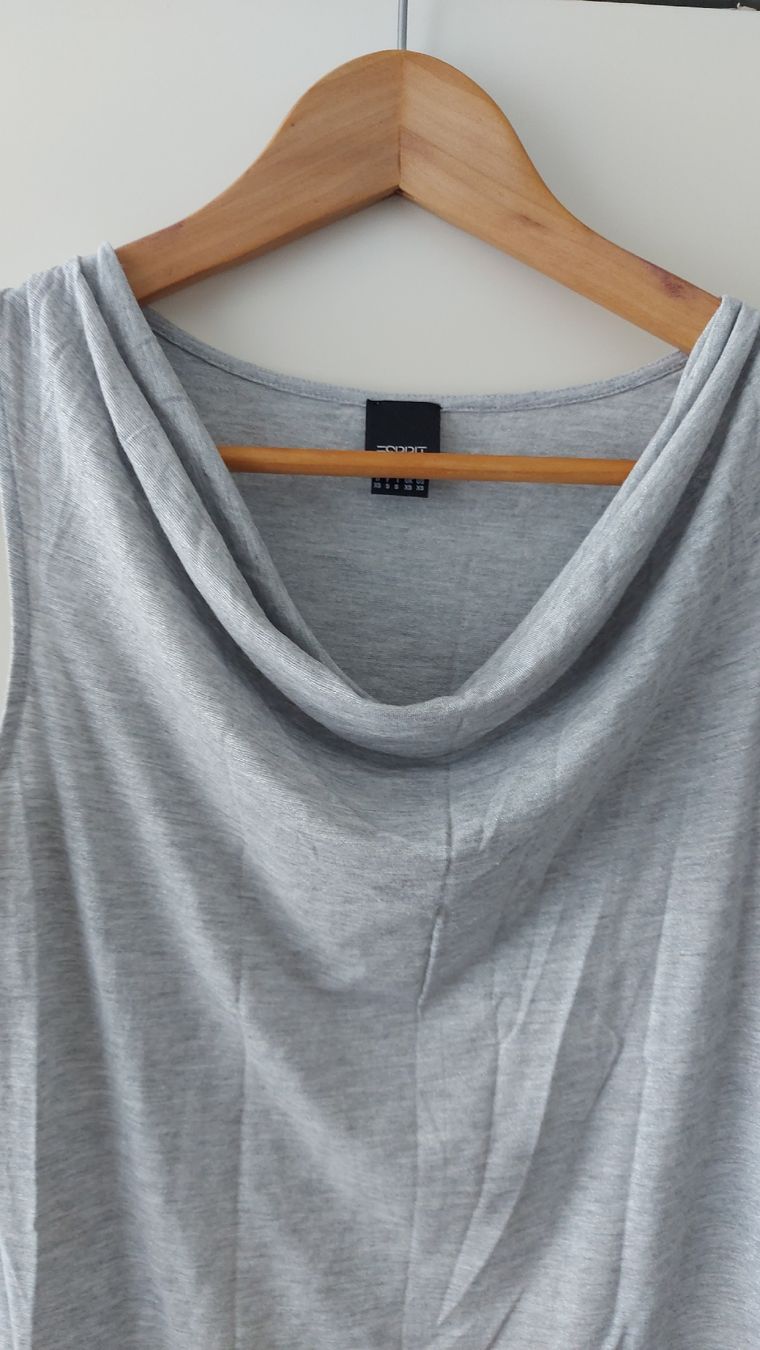 Esprit Top: ESPRIT Hellgraues Top mit Wasserfallausschnitt, Gr. XS/S – Usato da Pfäffikon ZH venduto da siae 1