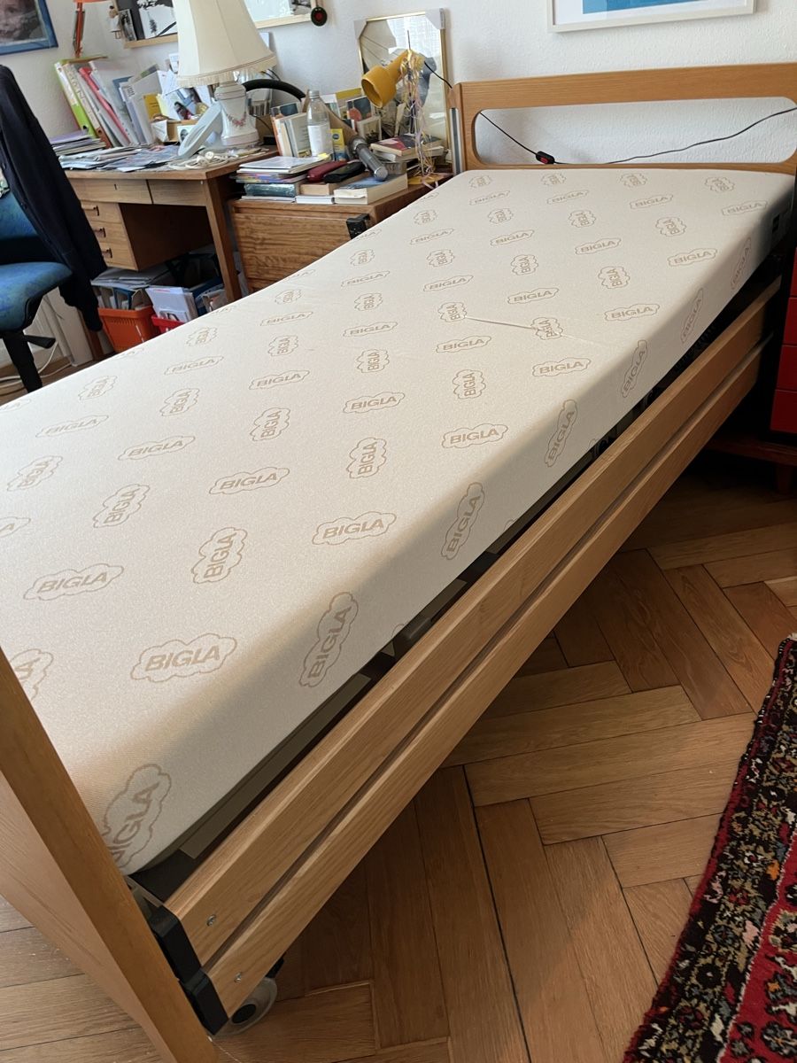 Letti: Bigla adjustable bed with mattress, good condition! – Usato da Ittigen venduto da Rush2112