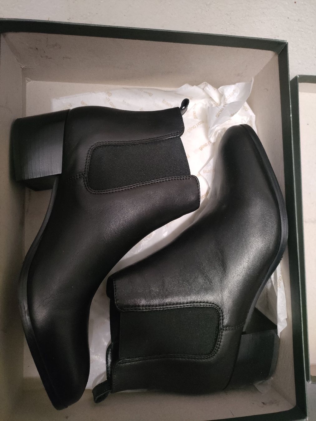 Scarpe da donna: Schwarze Gino Rossi Lederstiefeletten Gr. 38 – Nuovo e nell'imballaggio originale da Münchenbuchsee venduto da cor_9xjj 1