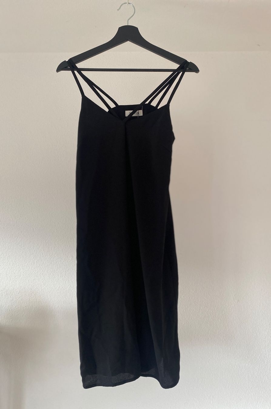 Kleider: Kleid von Editet, Grösse 34 – Neu (gemäss Beschreibung) aus Safnern von Ramon_Ni
