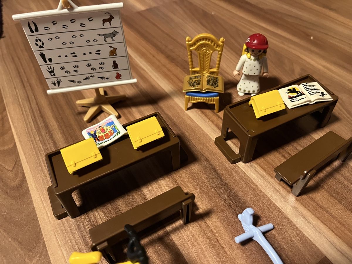 Playmobil Giocattoli: Playmobil Schule Klassenzimmer Set – Usato da Lungern venduto da Chispa1982