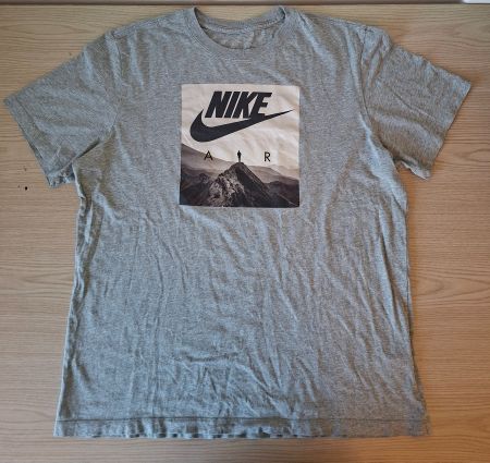 Nike T-Shirt grau Grösse L mit Print