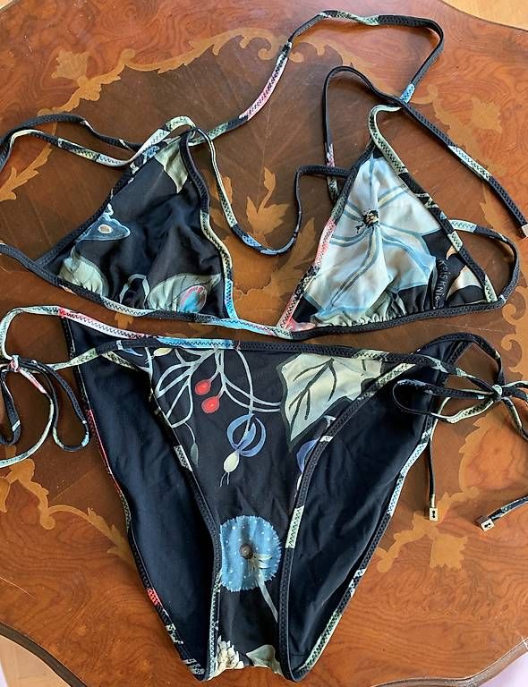 Gucci Costumi da bagno & Bikini: Luxus Bademode GUCCI BIKINI Grösse S Modell  Kris Knight – Usato da Luzern venduto da Valie