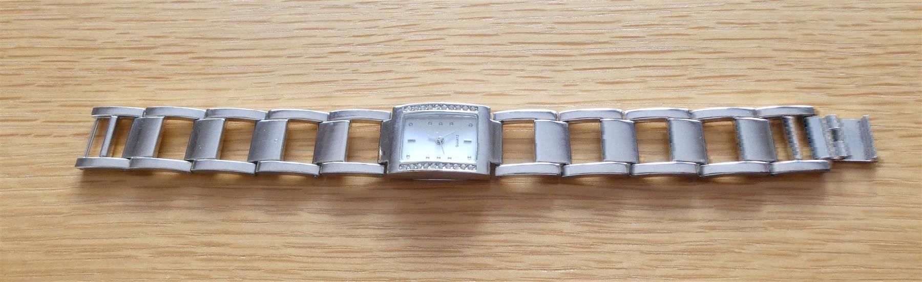 Orologi: Damenuhr mit Strasssteinen silbern Quarz – Usato da Frauenfeld venduto da dhour 1