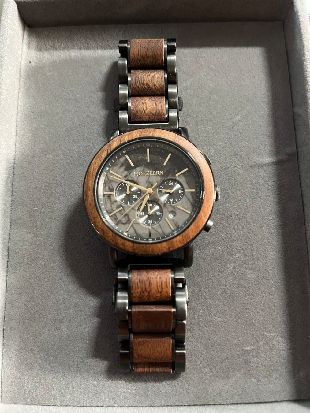 Orologi: Holzkern Askja Walnuss/Marmor – Usato da St. Gallen venduto da fabio813